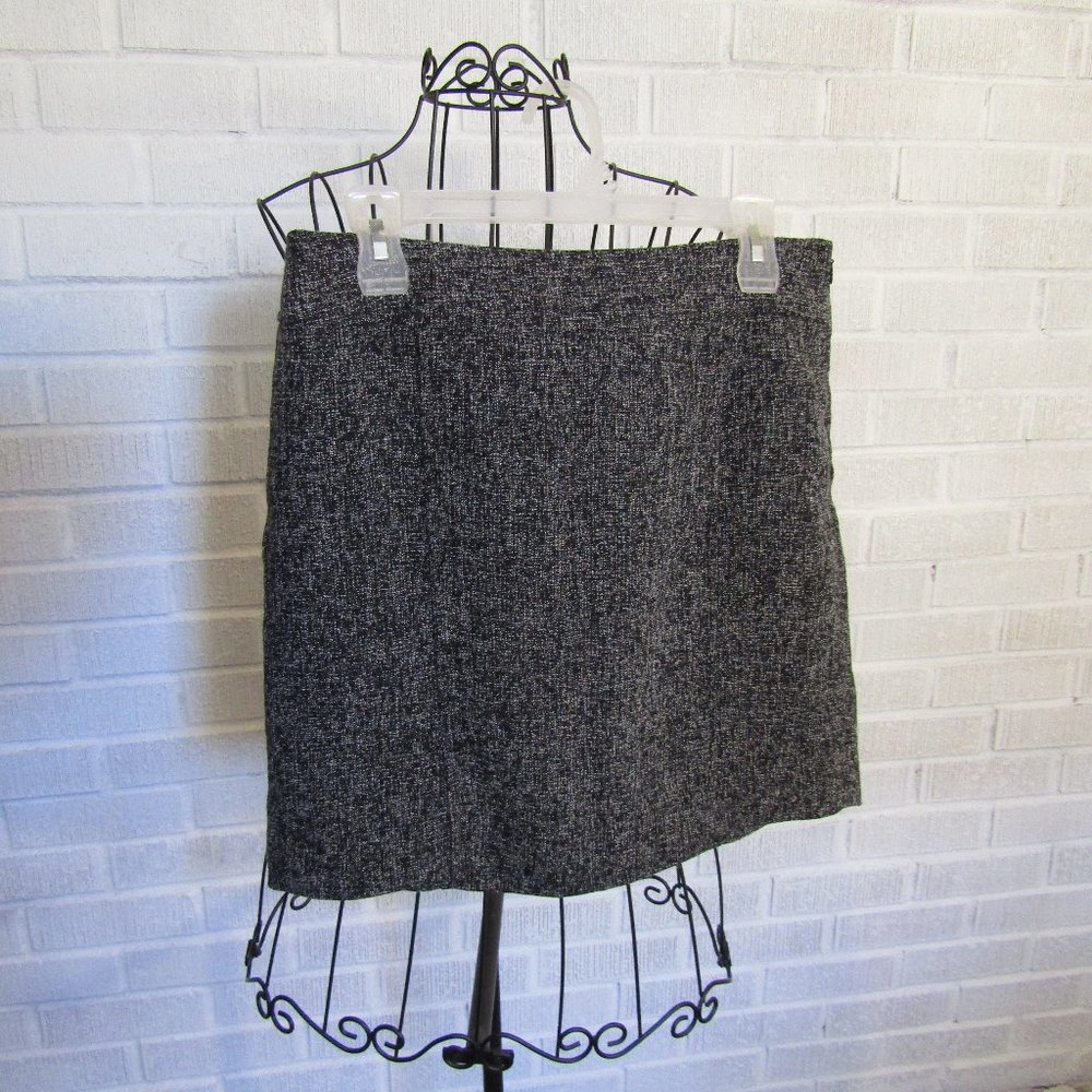 Banana Republic Mini Skirt. Size 6